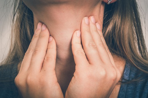 Sore Throat: गले में दर्द से छुटकारा दिलाएंगे ये घरेलू उपाय