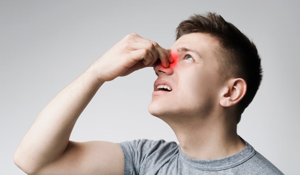 नाक में सूजन क्यों होती है, क्या लक्षण देते हैं दिखाई ?