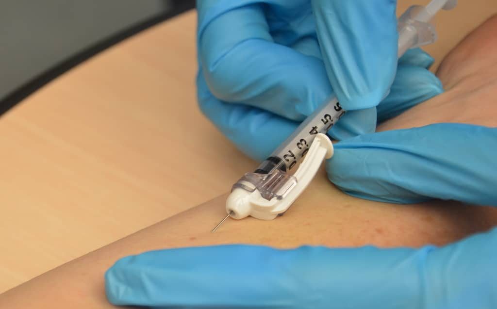 इंट्रावेनस इंजेक्शन (Intravenous Injection) का इस्तेमाल, साइड इफेक्ट ...