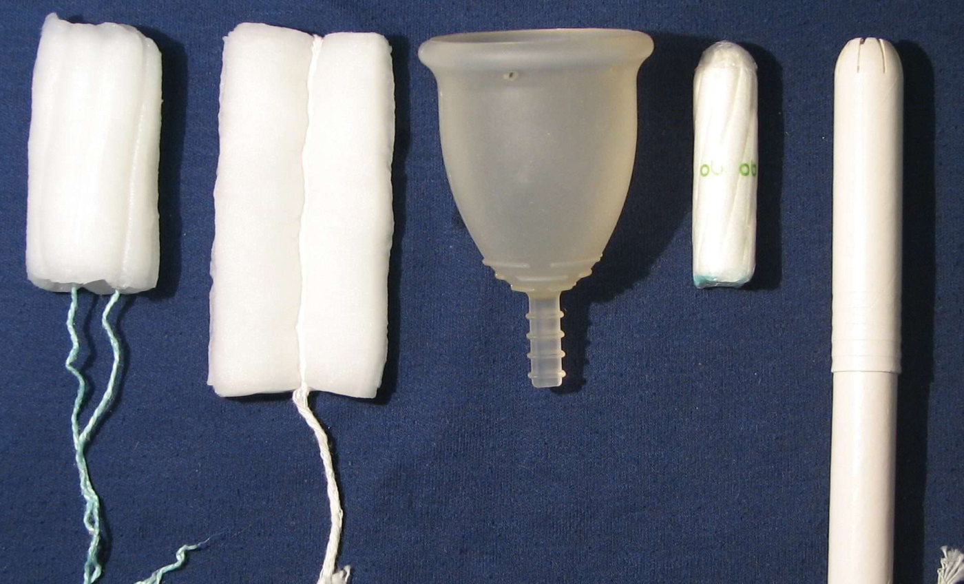 पैड्स टैम्पून और मेंस्ट्रुअल कप में से आपके लिए क्या है बेहतर?