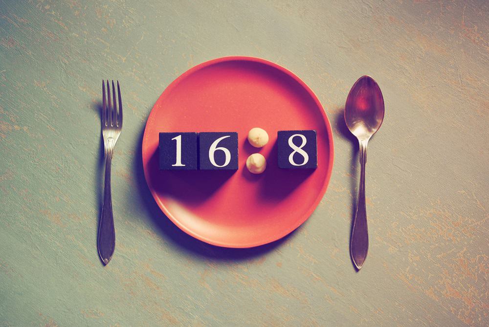 क्यों लोगों की फेवरेट बन रही है 16/8 इंटरमिटेंट डायट? जानिए इसके फायदे