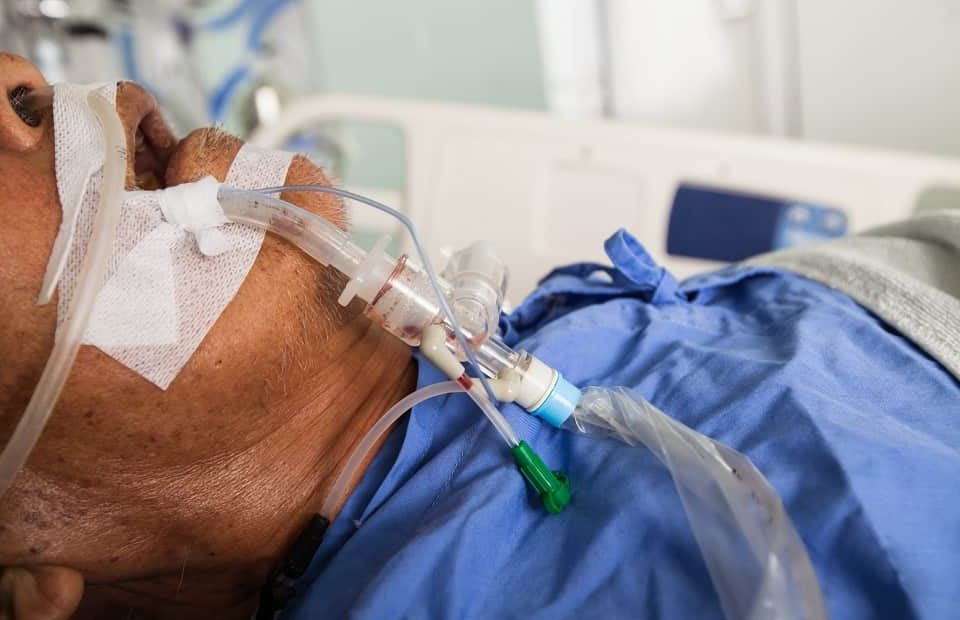 वेंटिलेटर पर कब रखा जाता है? इसे लगाने के बाद जीवित रहने की उम्मीद कितनी रहती है?