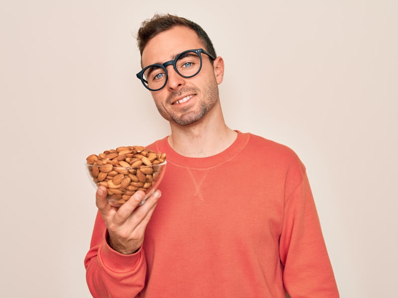 9 Benefits of Almonds for Men's Health