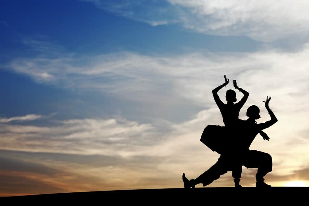 आंखों की एक्सरसाइज के साथ ही कैलोरी बर्न भी करता है भारतीय नृत्य