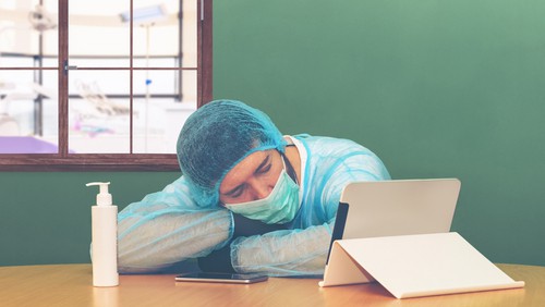 शरीर की इम्यूनिटी बढ़ाकर कोरोना वायरस से करनी होगी लड़ाई, लेकिन नींद का रखना होगा खास ध्यान