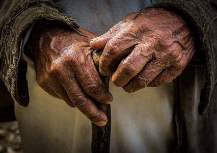 बुजुर्गों को कोरोना का खतरा अधिक, जानें कैसे करें बचाव