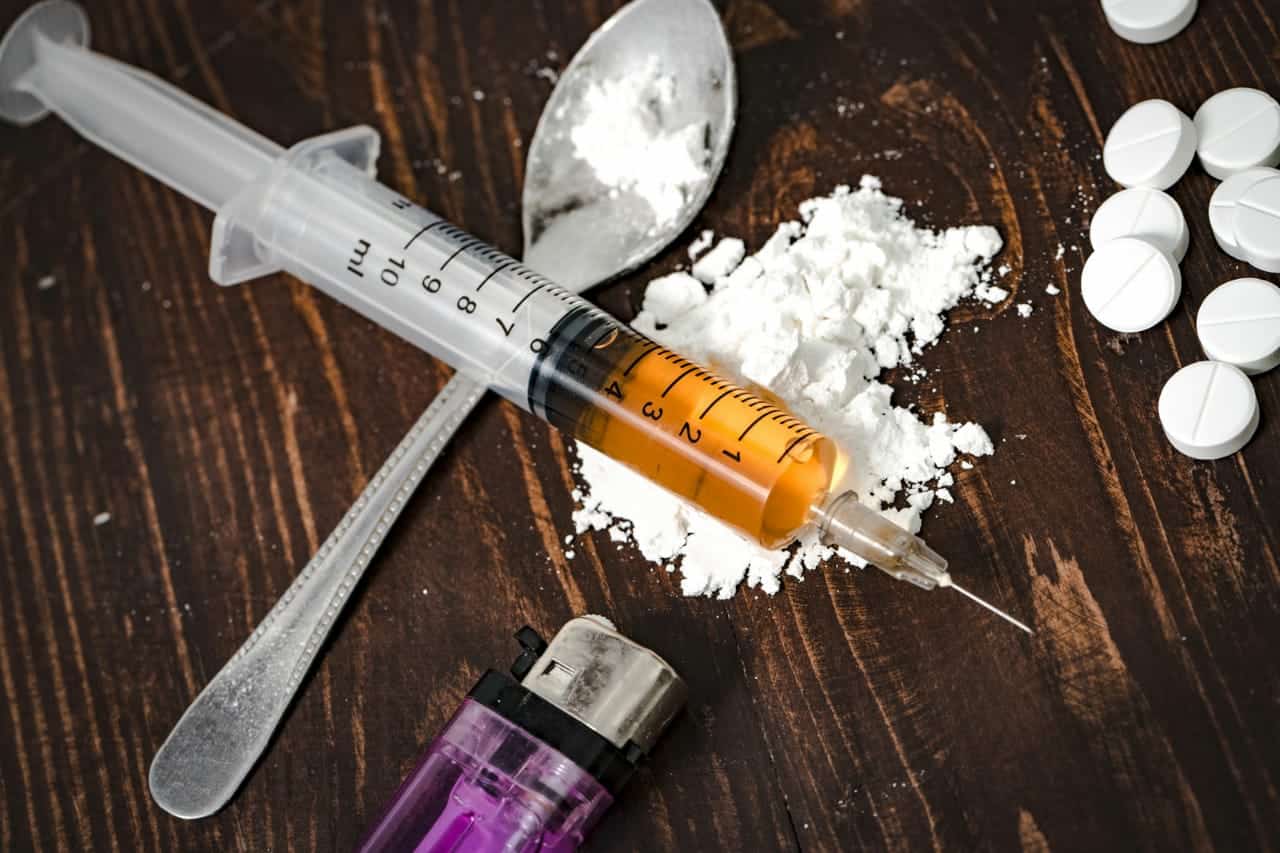 Narcotic Abuse: नारकोटिक अब्यूज क्या है? जानें इसके कारण, लक्षण और उपाय