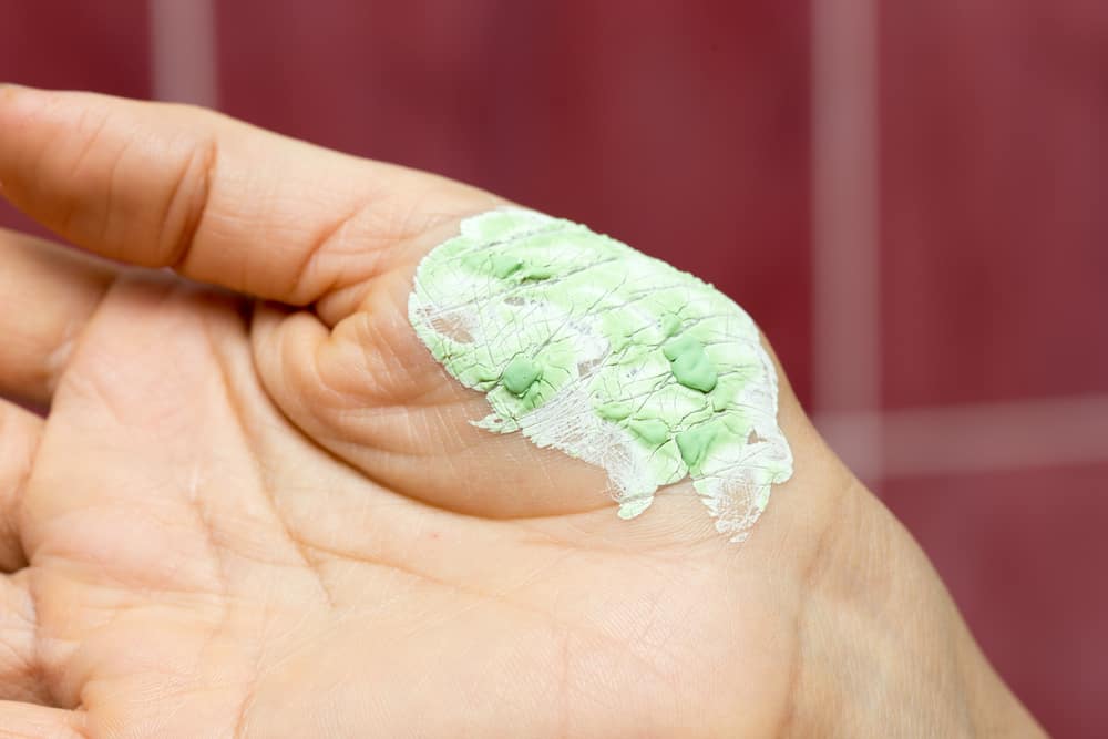 क्या आप भी टूथपेस्ट को जलने के घरेलू उपचार के रूप में यूज करते हैं? जानें इससे जुड़े मिथ और फैक्ट्स