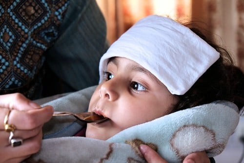 बच्चों में ब्रोंकाइटिस की परेशानी क्यों होती है? जानें इसका इलाज