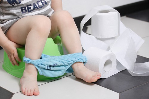 बच्चों में दस्त होने के कारण और घरेलू उपाय क्या हैं?