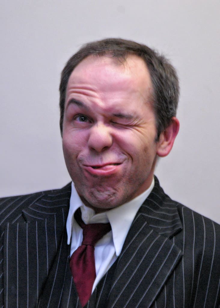 Facial Tics: फेशियल टिक क्या है? जानें इसके कारण, लक्षण और इलाज