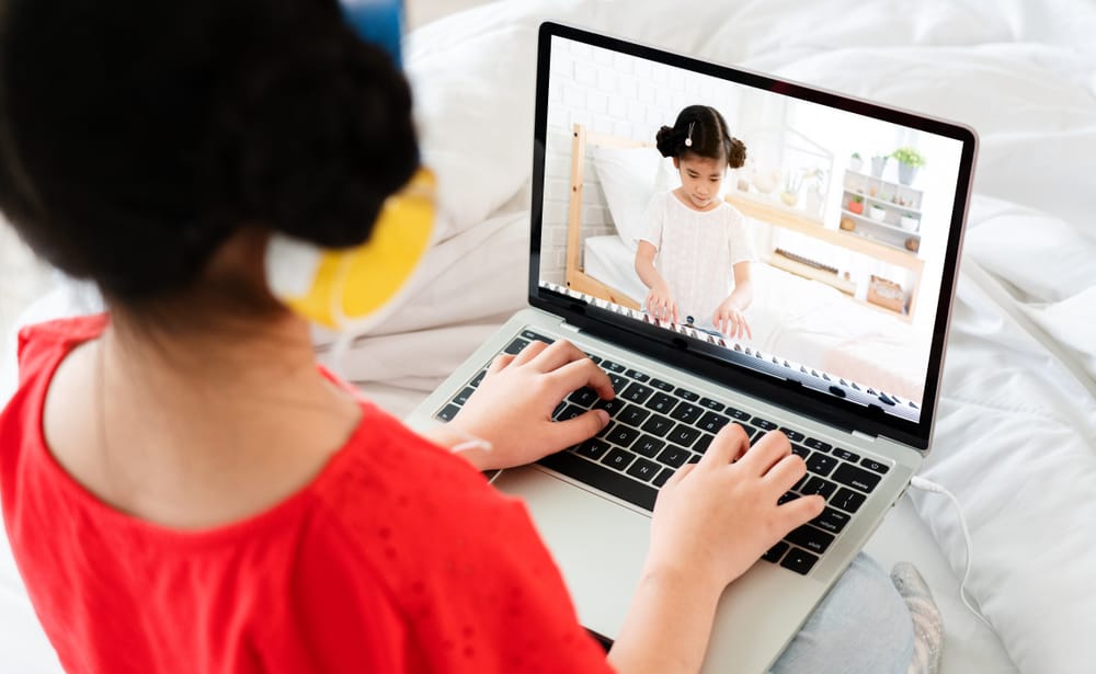 लॉकडाउन में बच्चों को ऑनलाइन रिसोर्स के बारे में जानकारी दें, नहीं महसूस करेंगे अकेलापन