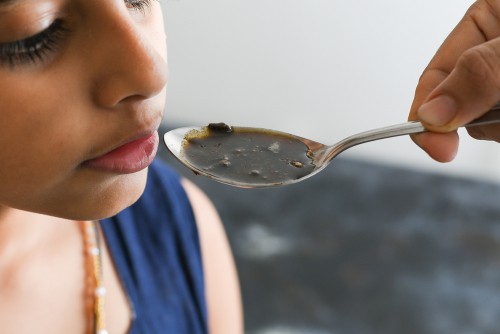 बच्चों में खांसी होने पर न दे ये फूड्स