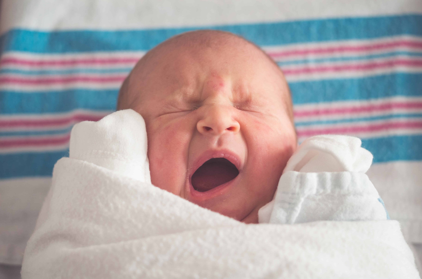 Swaddling: जानिए शिशु को कपड़े में लपेटने का सही तरीका