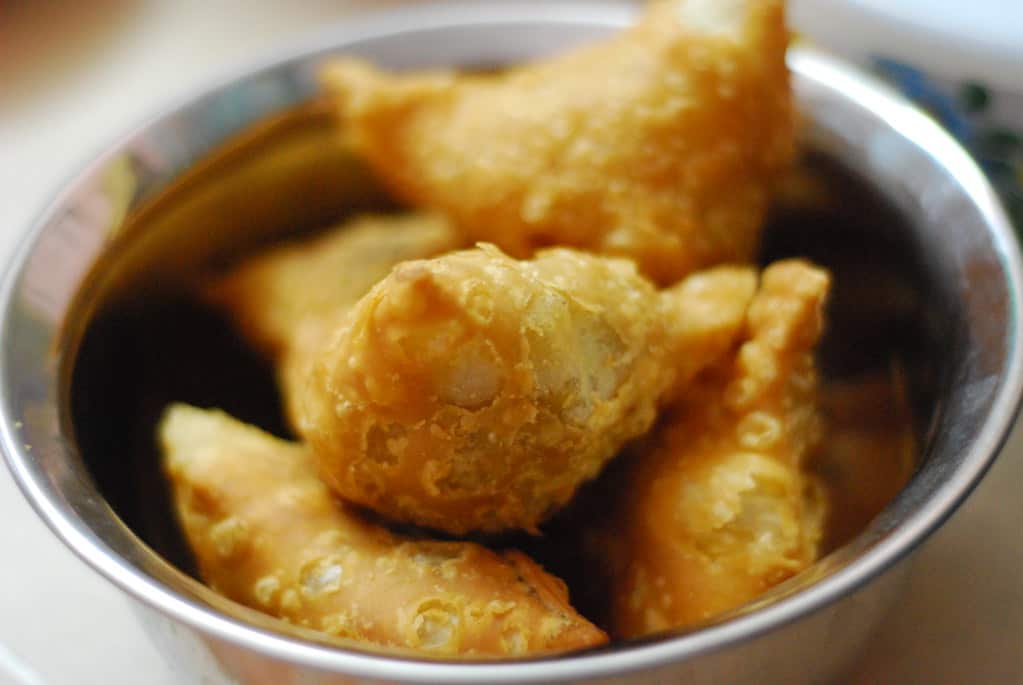 pyaz chana samosa