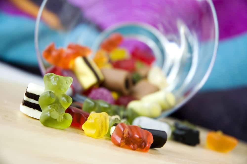 बच्चों के लिए नुकसानदायक फूड, जो भूल कर भी उन्हें न दे