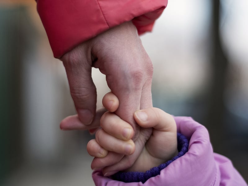 बच्चों में स्पैंकिंग या पिटाई का बुरा प्रभाव विकास पर पड़ सकता है भारी, पेरेंट्स इन बातों का रखें ध्यान!