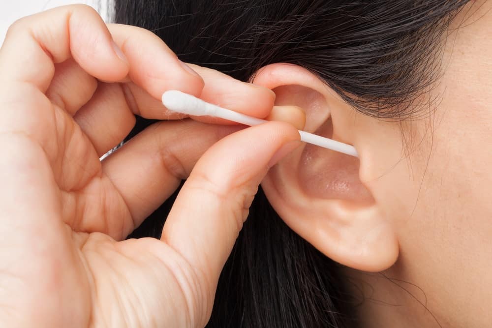 Ruptured Eardrum: कान के पर्दे में छेद क्या है? जानें इसके कारण, लक्षण और उपाय