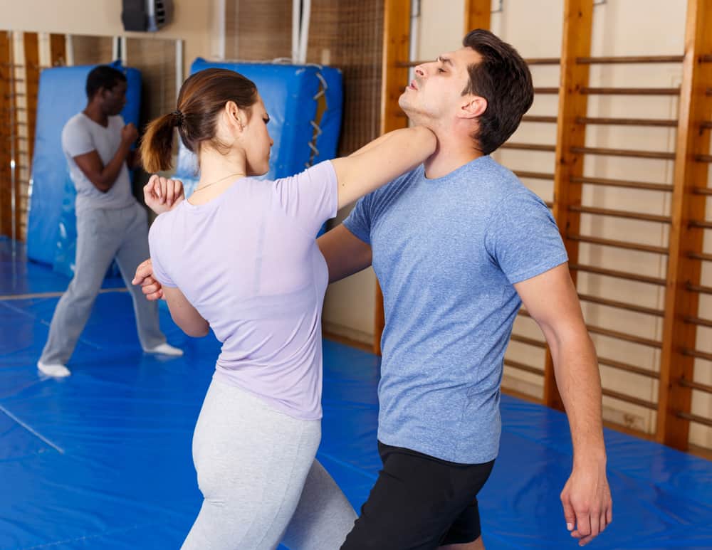 अब कोई छेड़े तो भागकर नहीं, मुंह तोड़ कर आना, जानें सेल्फ डिफेंस के टिप्स