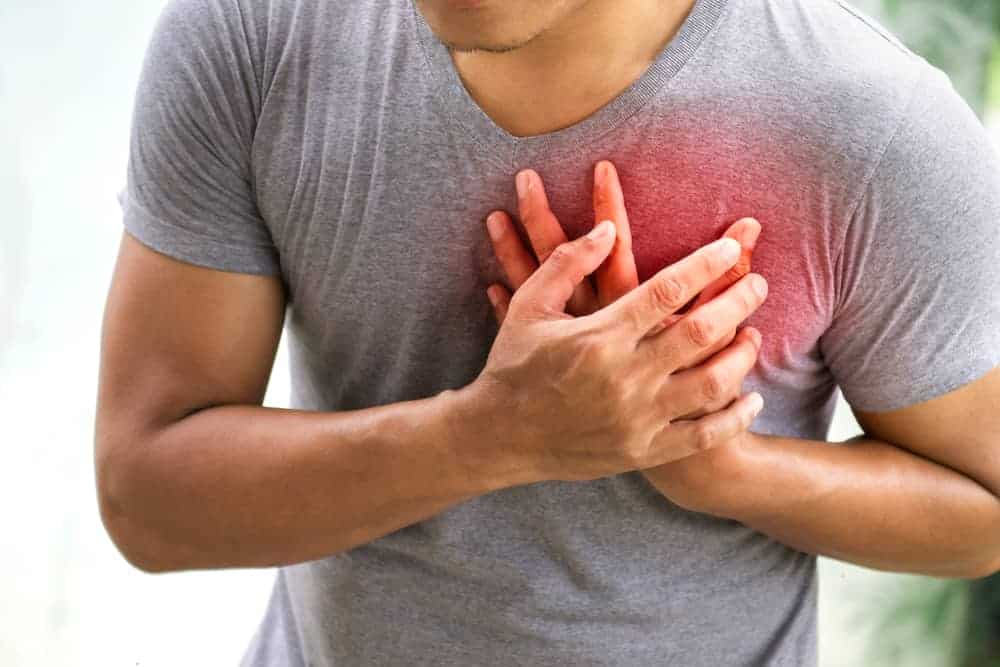 Chest Pain: सीने में दर्द क्या है? जानें इसके कारण, लक्षण और उपाय