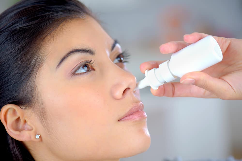 Flomist Nasal Spray: फ्लोमिस्ट नेजल स्प्रे क्या है? जानिए इसके उपयोग और साइड इफेक्ट्स