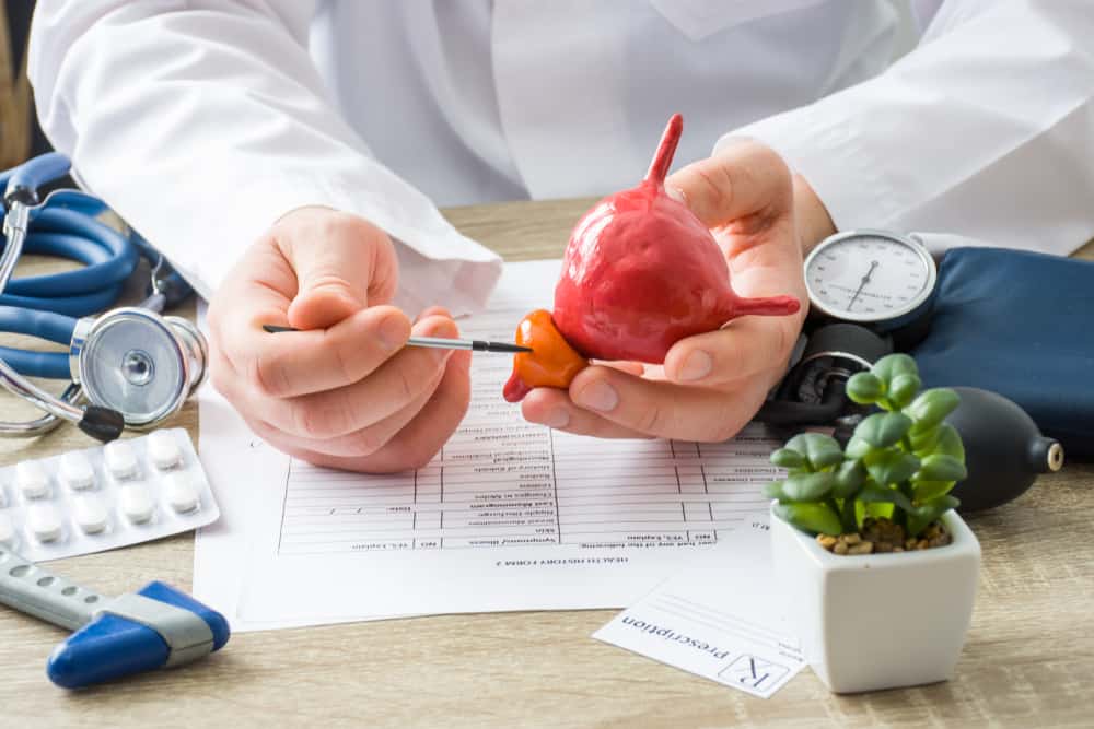 Enlarged Prostate: प्रोस्टेट का बढ़ना क्या है? जानें इसके कारण, लक्षण और उपाय