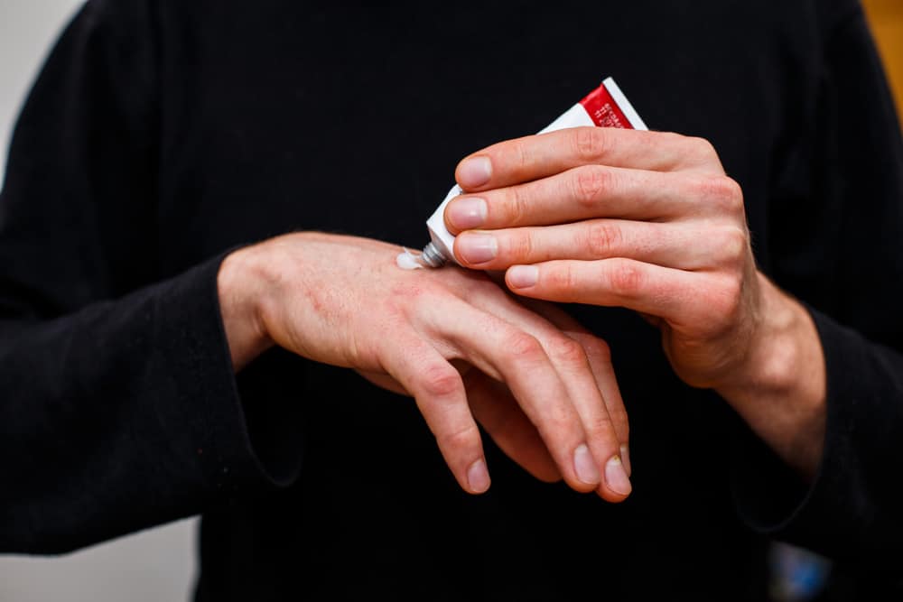 T-Bact Cream : टी-बैक्ट क्रीम क्या है? जानिए इसके उपयोग और साइड इफेक्ट्स