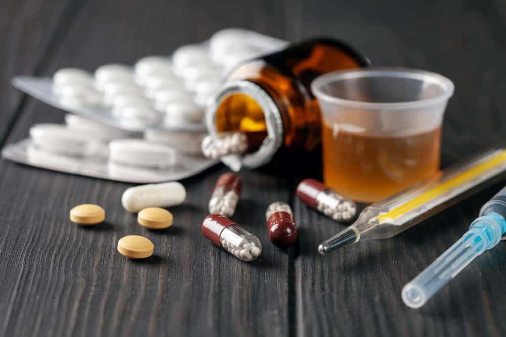 Emeset: एमसेट क्या है? जानिए इसके उपयोग और साइड इफेक्ट्स