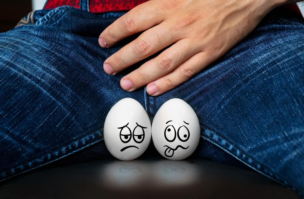 Testicular Pain: अंडकोष में दर्द क्या है? जानें इसके कारण, लक्षण और उपाय