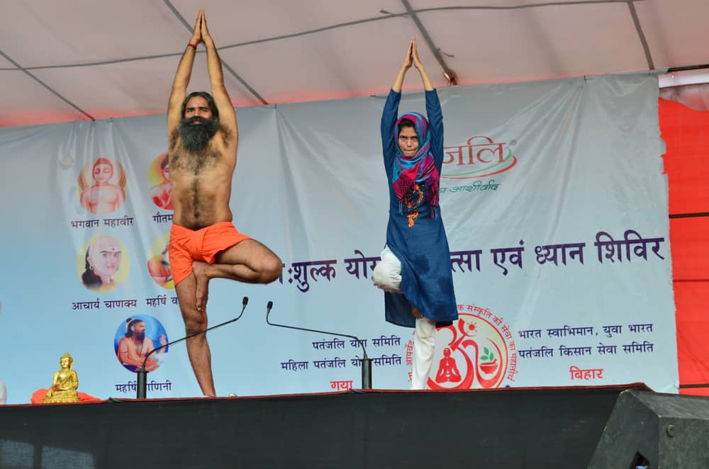 बाबा रामदेव के फिटनेस सिक्रेट करें फॉलो और रहें ताउम्र फिट एंड हेल्दी