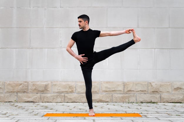 आसन एक फायदे अनेक : उत्थित हस्त पादंगुष्ठासन तरीका और फायदे