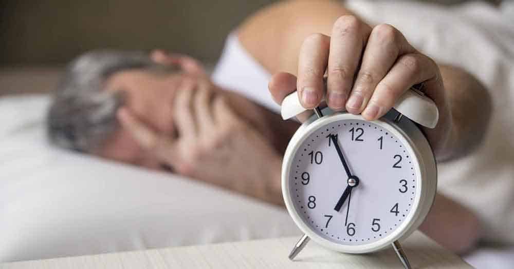 नींद पूरी न होने के सामान्य और जोखिम भरें लक्षण