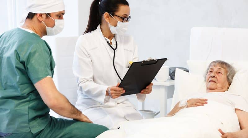 वर्ल्ड पेशेंट सेफ्टी डे: पेशेंट और हेल्थ वर्कर्स की सेफ्टी कैसे है एक दूसरे पर निर्भर?