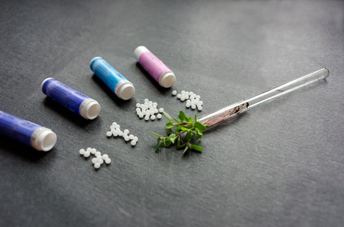 सर्दी-खांसी के लिए कितना फायदेमंद हैं होम्योपैथिक उपचार?