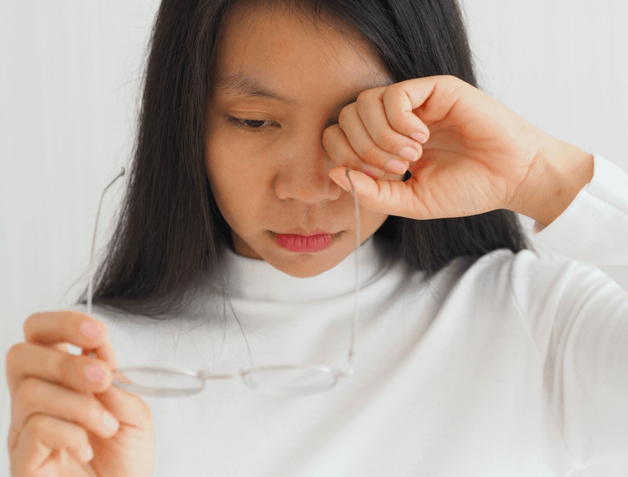 क्या उम्र बढ़ने के साथ-साथ हो सकती है आई फ्लोटर्स की बीमारी?