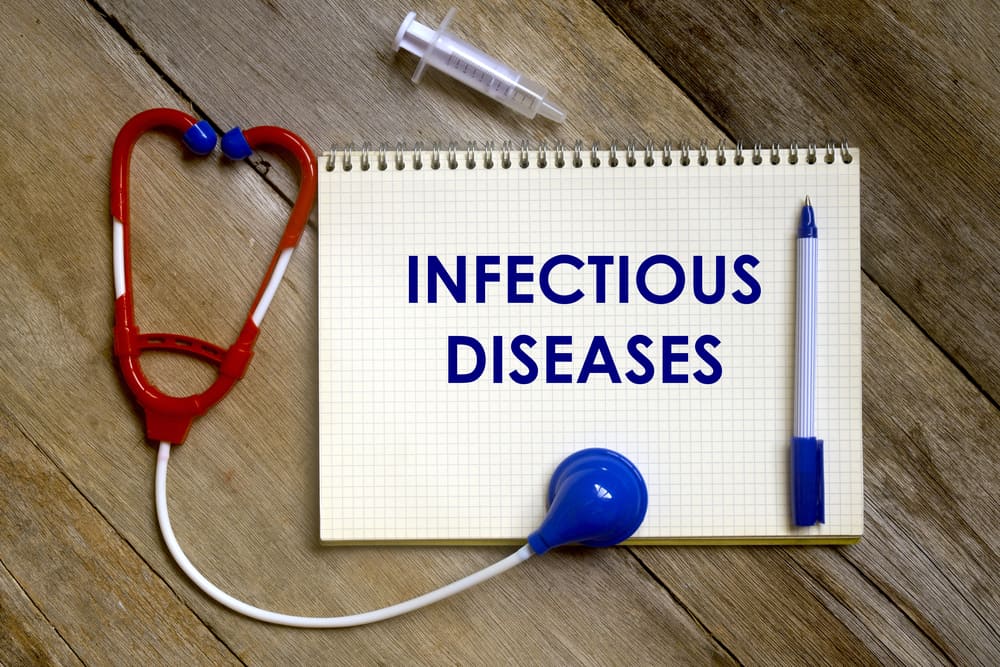 क्या हैं इंफेक्शस डिजीज (Infectious diseases): इसके होने का कारण, इलाज और अन्य जानकारी के लिए पढ़ें