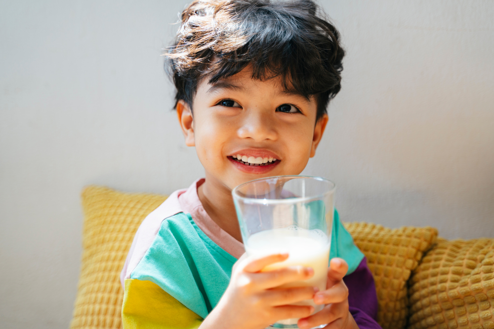 छोटे बच्चों के लिए फोर्टिफाइड दूध की क्या है एहमियत, जानते हैं आप? 