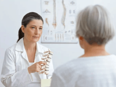 स्लिप डिस्क की परेशानी को करना है 9-2-11, तो अपनाएं ये आयुर्वेदिक उपाय