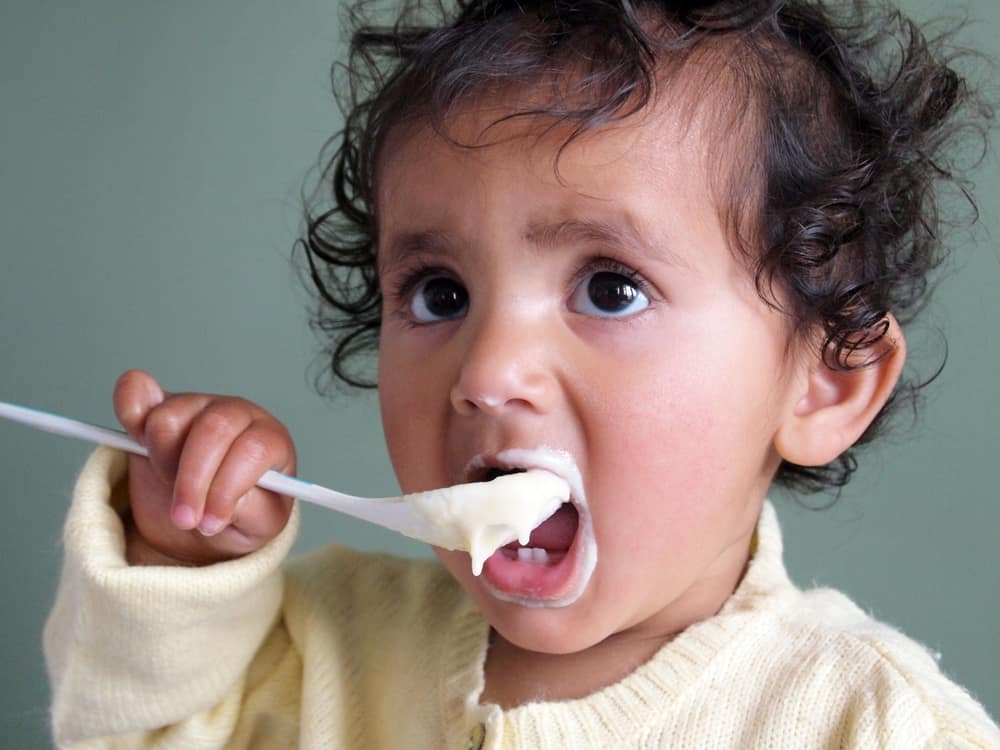 बच्चे के लिए ढूंढ रहे हैं बेस्ट बेबी फूड ब्रांड्स, तो ये आर्टिकल कर सकता है मदद