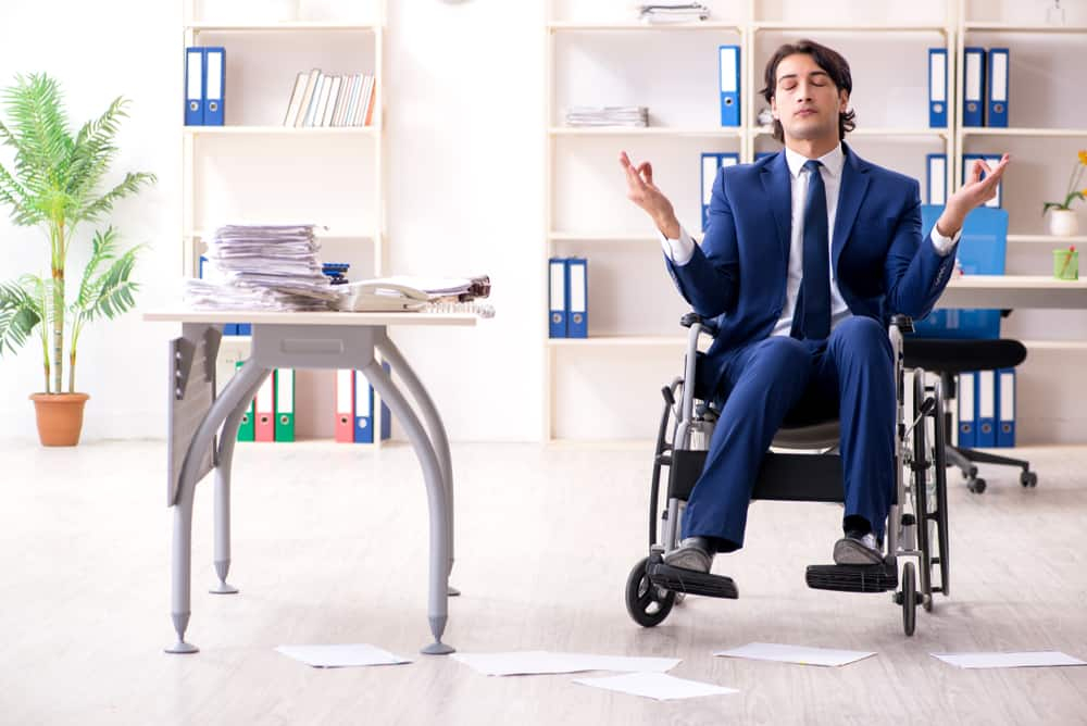 व्हील चेयर योग: अपनी डिसेबिलिटी का ना बनने दें रुकावट! हेल्दी रहने के लिए ट्राय करें ये योग