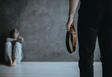 ध्यान दें, कहीं आपका बच्चा भी तो नहीं हो रहा है वायलेंस का शिकार!