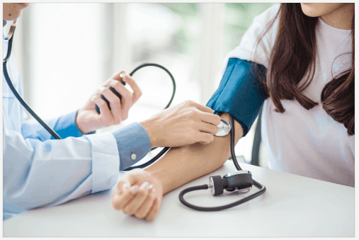 घर पर ब्लड प्रेशर मॉनिटर करने के लिए 6 स्टेप और 7 बातों का रखें ध्यान