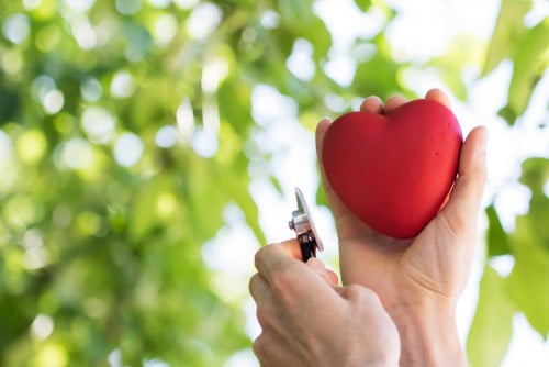 हार्ट फेल्योर और एडिमा में क्या संबंध है? बचाव के लिए इन बातों का रखें ध्यान