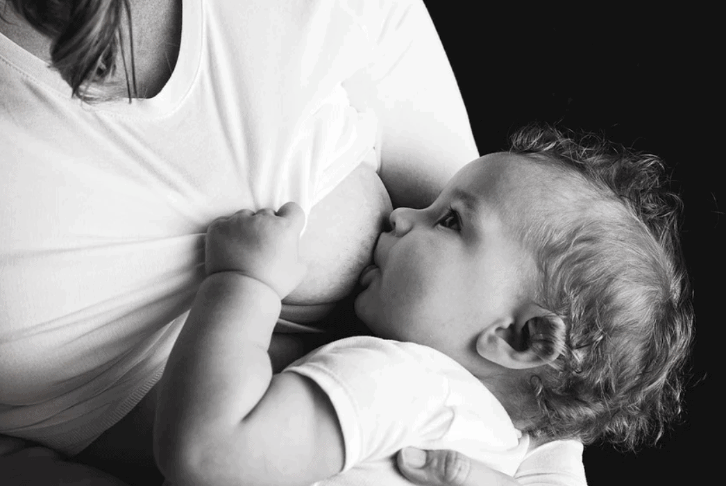 ब्रेस्ट इम्प्लांट्स के साथ ब्रेस्टफीडिंग संभव है या फिर नहीं, यहां मिलेगा जवाब!