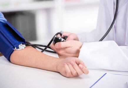 हाई बीपी के लिए आयुर्वेदिक दवा : इन जड़ी-बूटियों के सेवन से मिल सकती है उच्च रक्तचाप से राहत