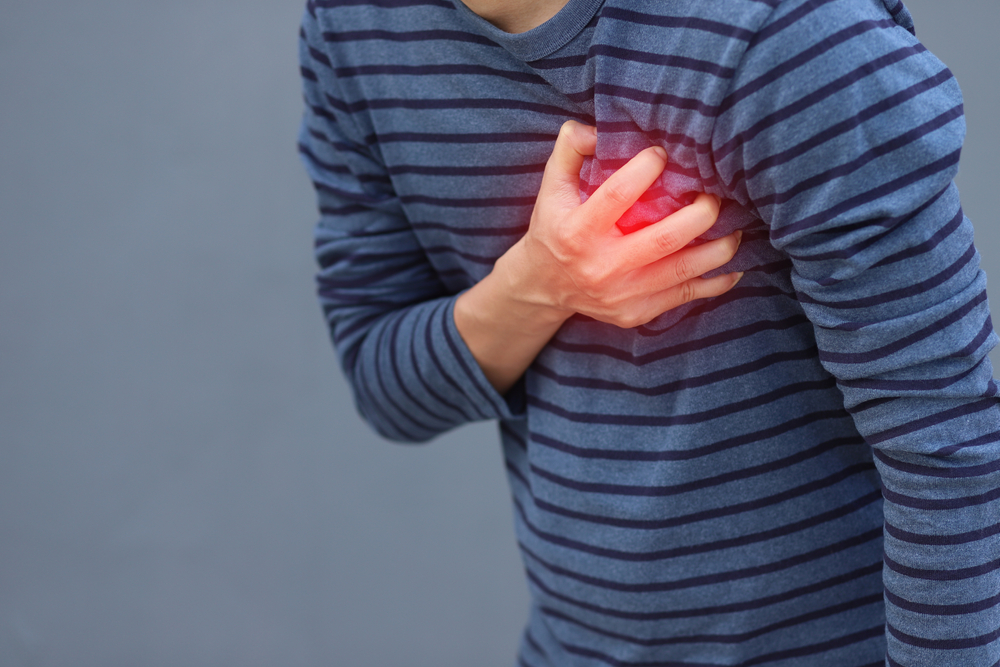 सीने में दर्द के कारण (Chest pain causes) हैं कई, कहीं आपका कारण इनमें से तो नहीं?