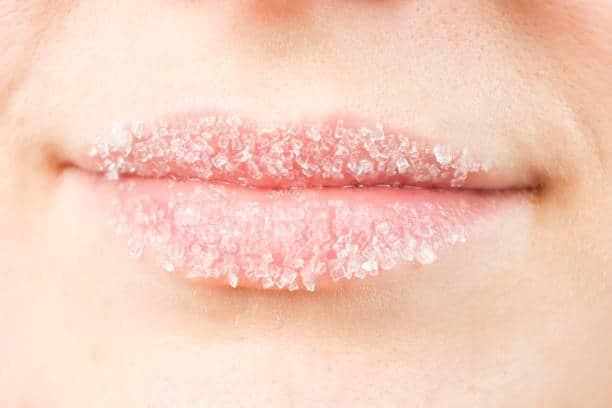 Lips Exfoliation: लिप्स एक्सफोलिएशन क्या है? जानिए लिप्स एक्सफोलिएशन के फायदे एवं इससे जुड़ी महत्वपूर्ण बातें!