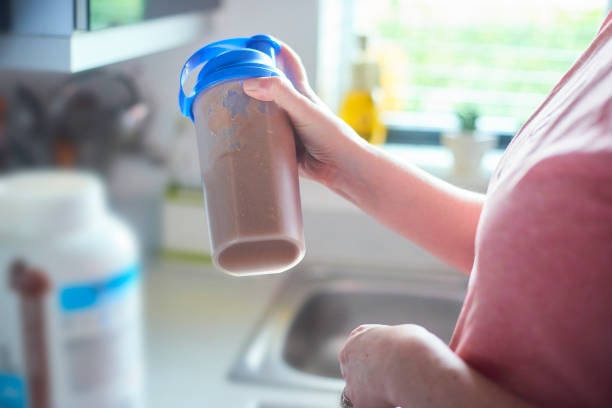 Protein Shake for Breakfast: ब्रेकफास्ट में प्रोटीन शेक लेने के क्या हैं फायदे और नुकसान?