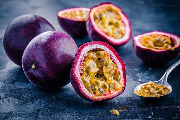 Passion Fruit: पैशन फ्रूट के फायदे हार्ट, डायबिटीज, कैंसर जैसी गंभीर बीमारियों से बचाव में हो सकती है मददगार!